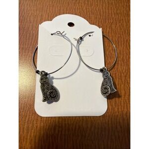 Stylized 3/4" Silver Tone Cat Earrings With Intricate Swirl Design